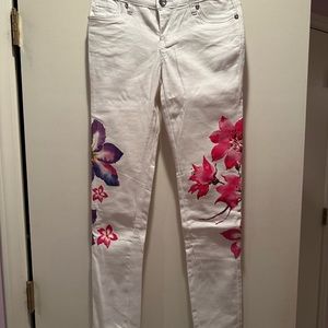 Venus white stretch jean with design